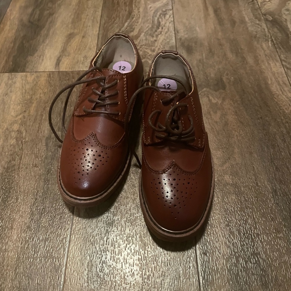 Boys shoes
